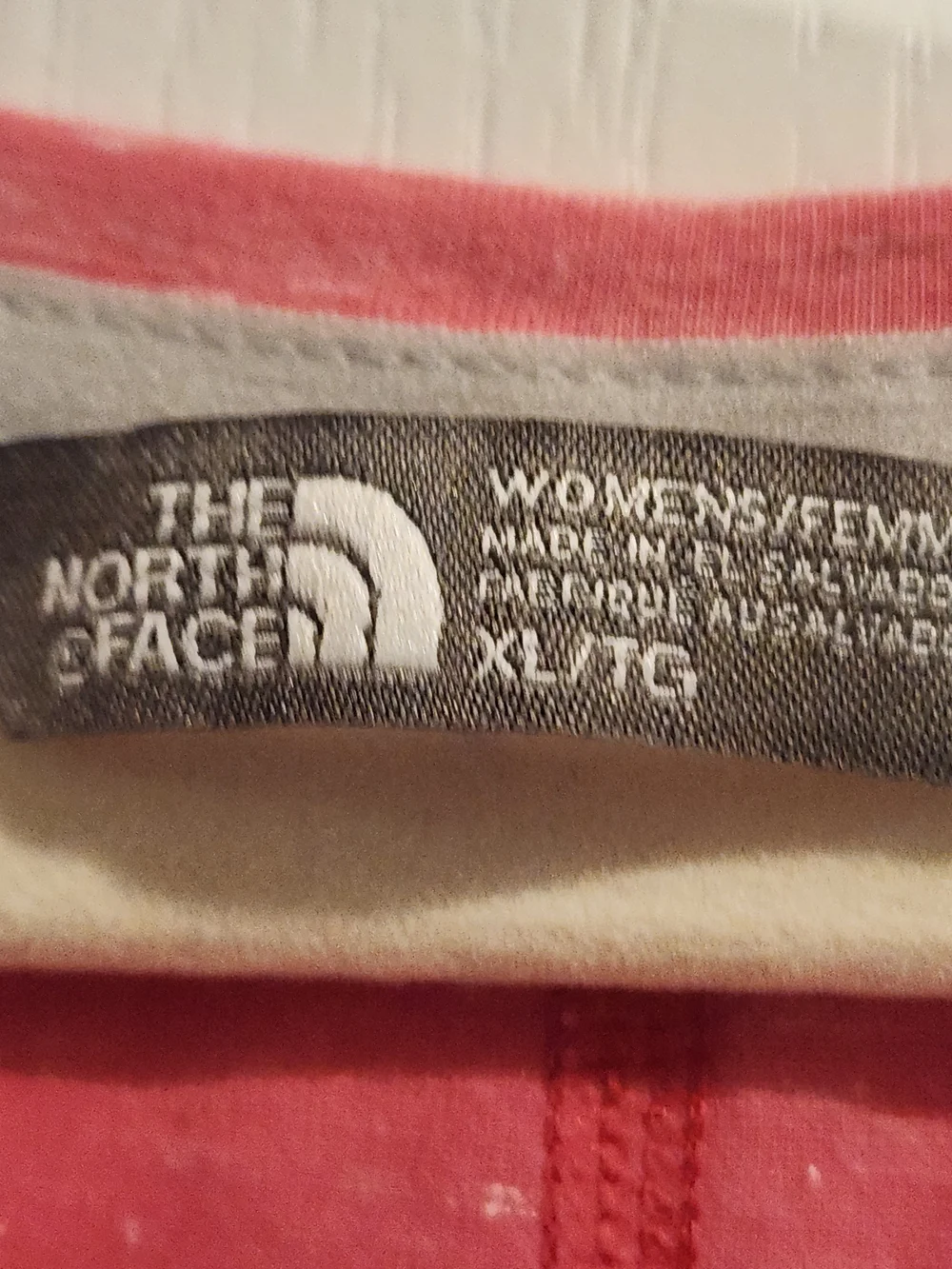 OThe North Face Pink Heather V-Neck Short Sleeve Tee XL Euc - Picture 2 of 3